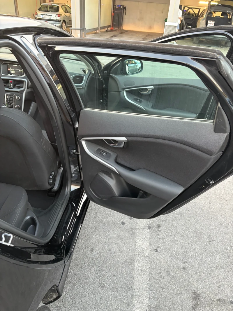 Volvo V40 D2 1, 6hdi 115hp 132, 000KM , снимка 11 - Автомобили и джипове - 52382402
