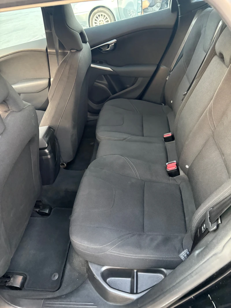 Volvo V40 D2 1, 6hdi 115hp 132, 000KM , снимка 12 - Автомобили и джипове - 52382402
