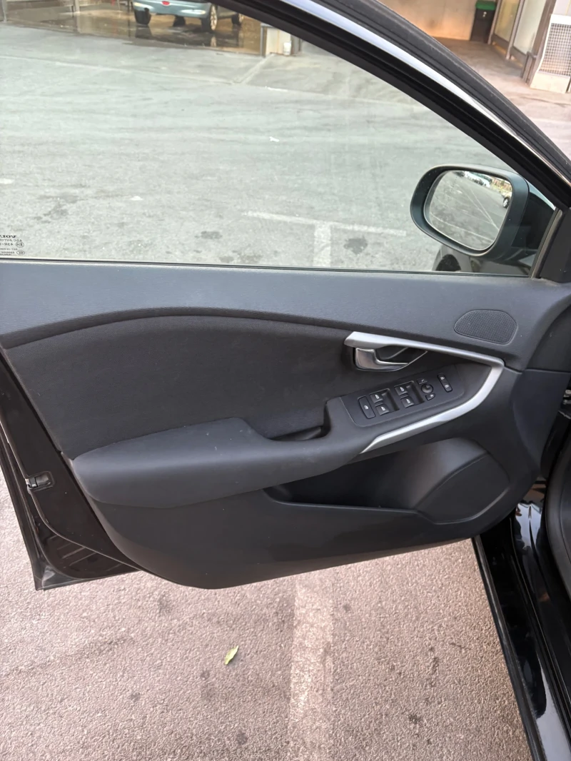 Volvo V40 D2 1, 6hdi 115hp 132, 000KM , снимка 10 - Автомобили и джипове - 52382402