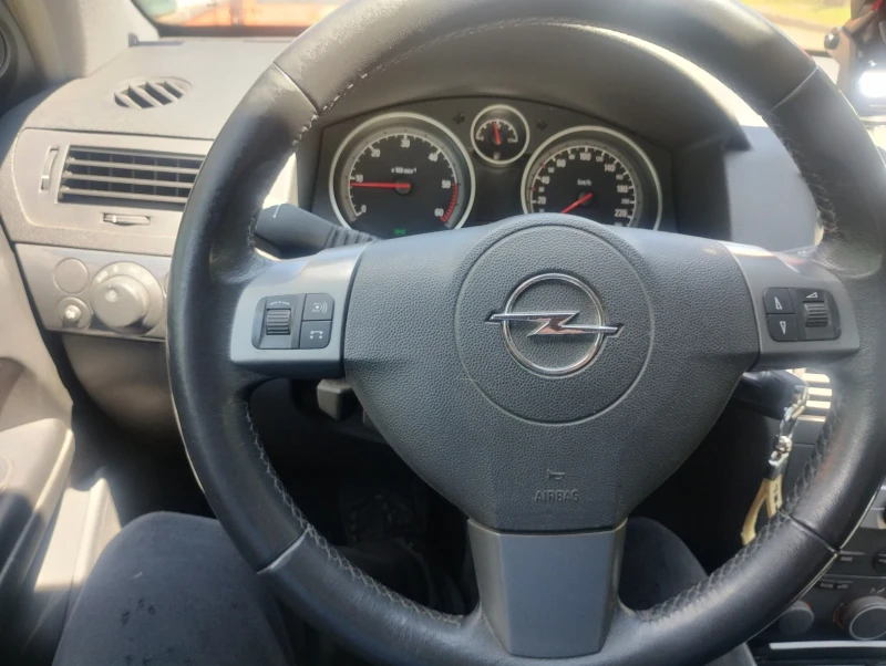 Opel Astra, снимка 5 - Автомобили и джипове - 52637856