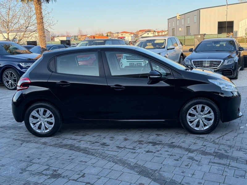 Peugeot 208 1, 2 i Klima Перфектна, снимка 3 - Автомобили и джипове - 53169329