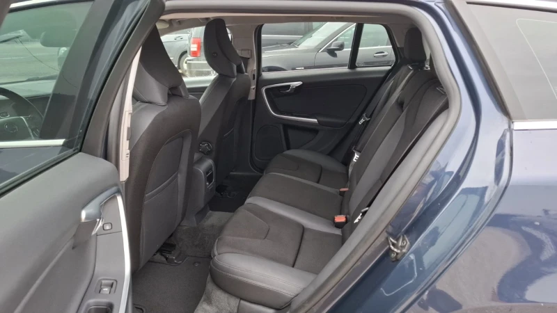 Volvo V60 NOV VNOS GERMANY, снимка 14 - Автомобили и джипове - 53245860