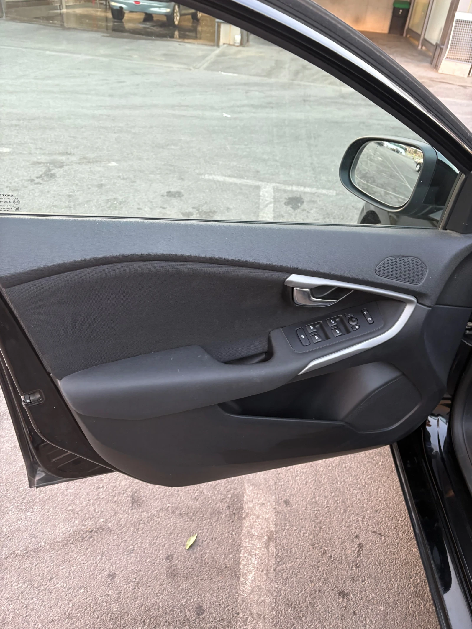 Volvo V40 D2 1, 6hdi 115hp 132, 000KM  - изображение 10
