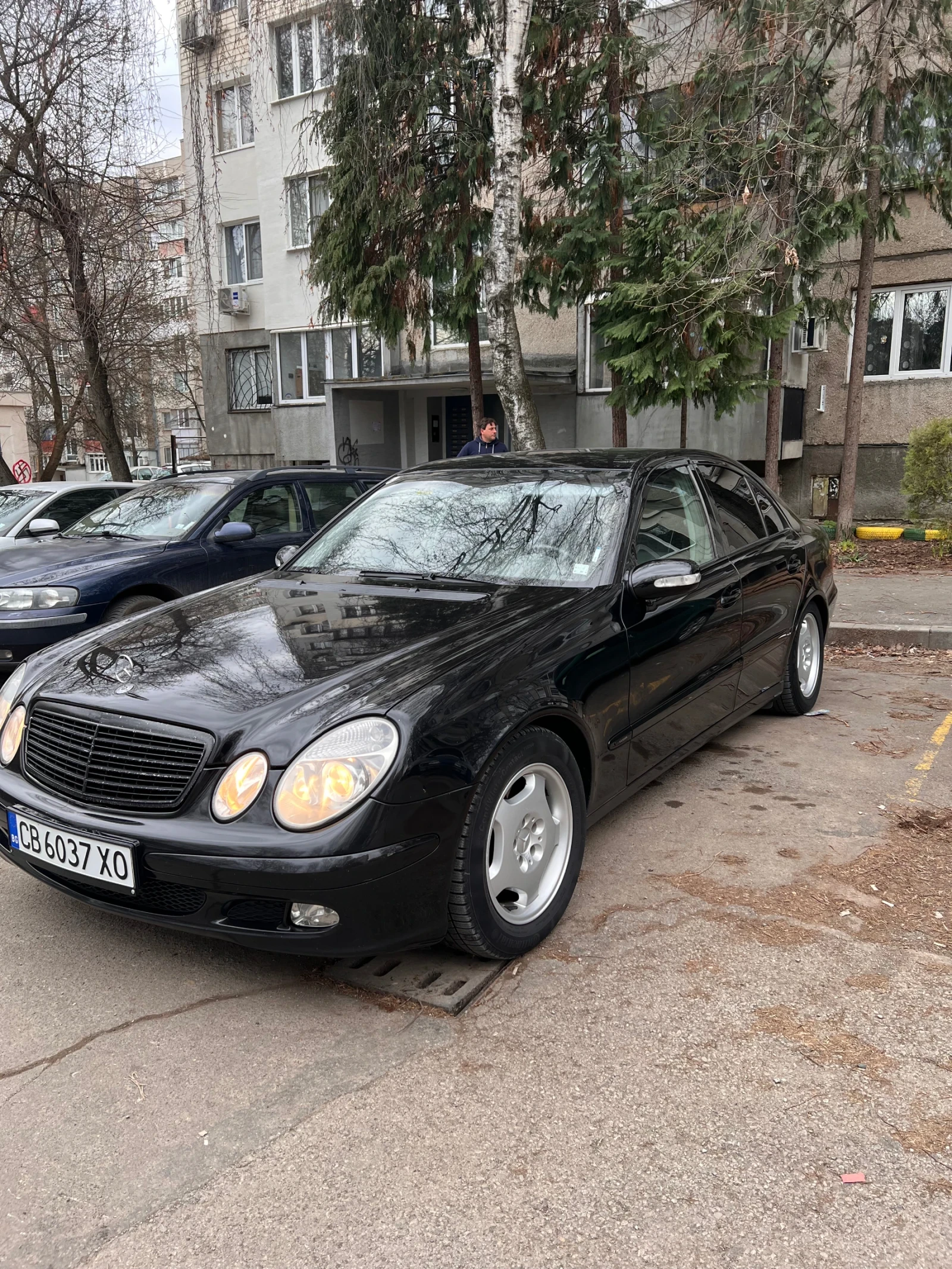 Mercedes-Benz E 270 2.7 CDI, снимка 3 - Автомобили и джипове - 53916455