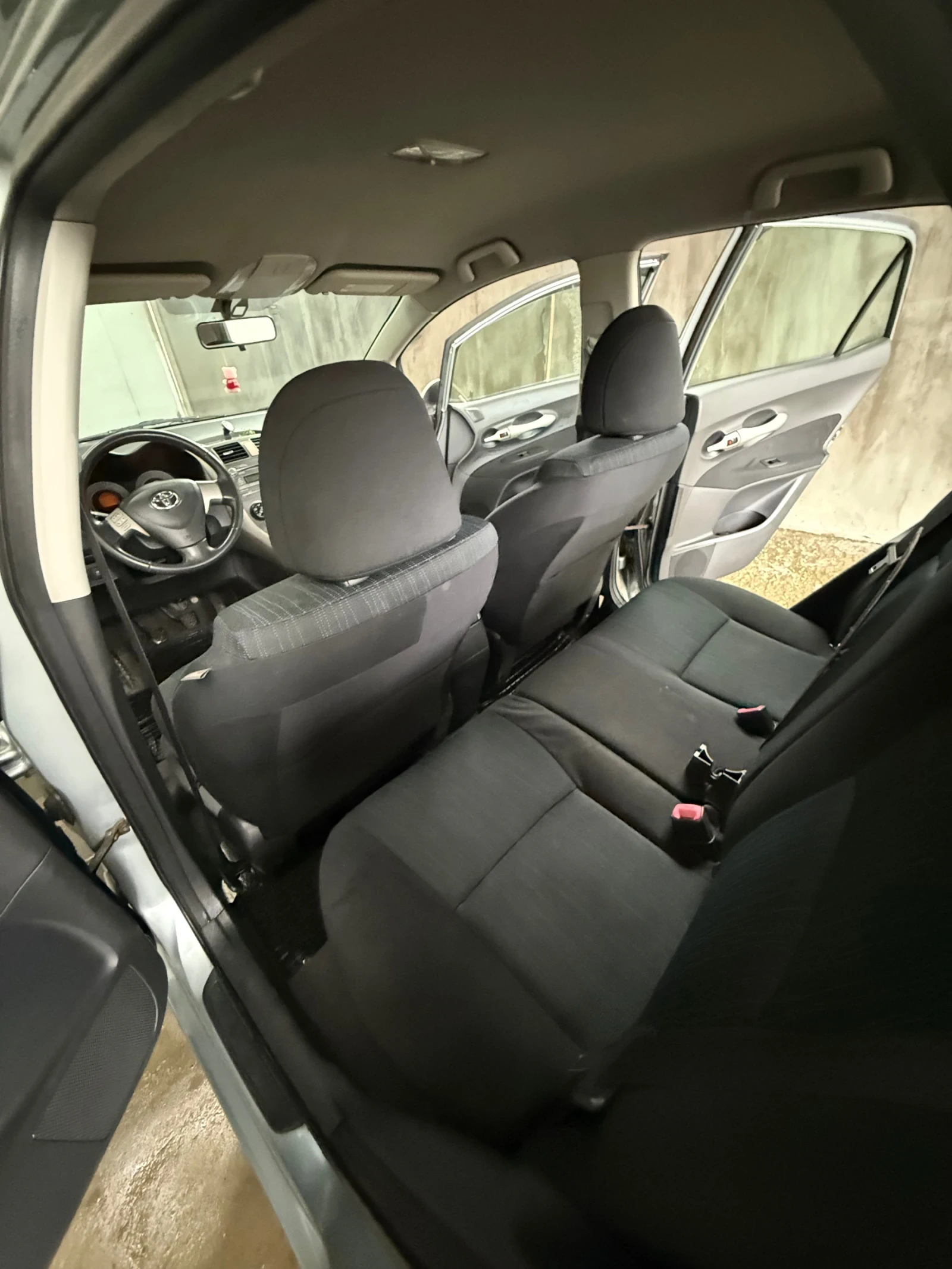 Toyota Auris, снимка 11 - Автомобили и джипове - 54029435