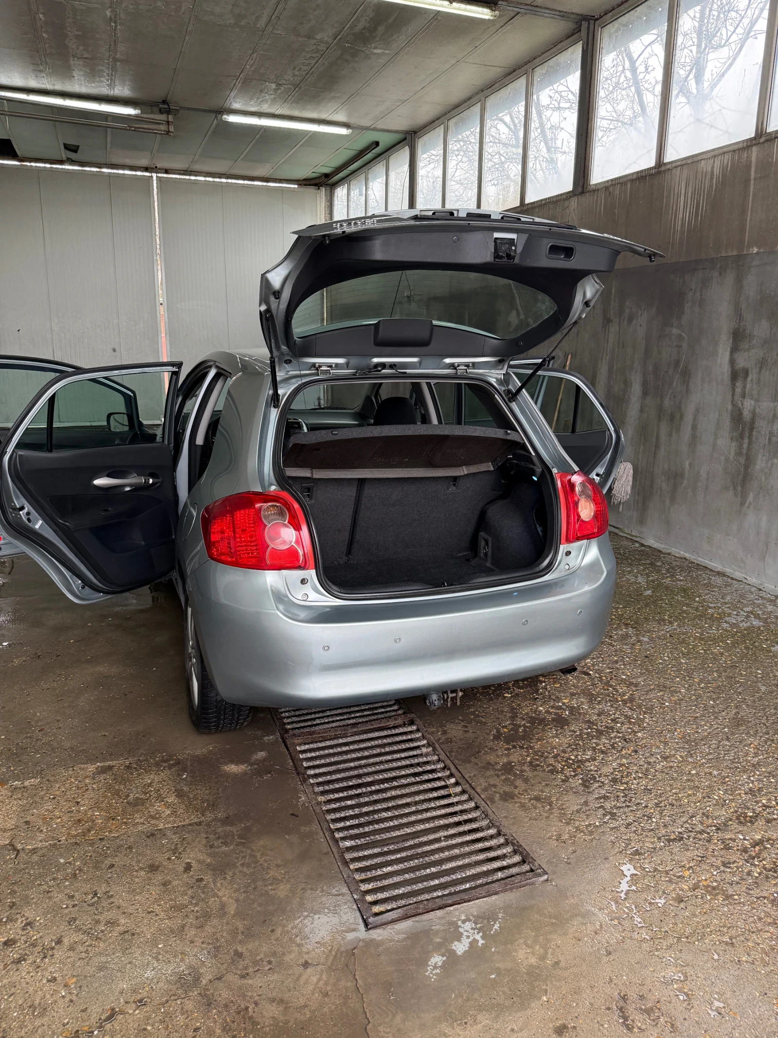 Toyota Auris, снимка 12 - Автомобили и джипове - 54029435