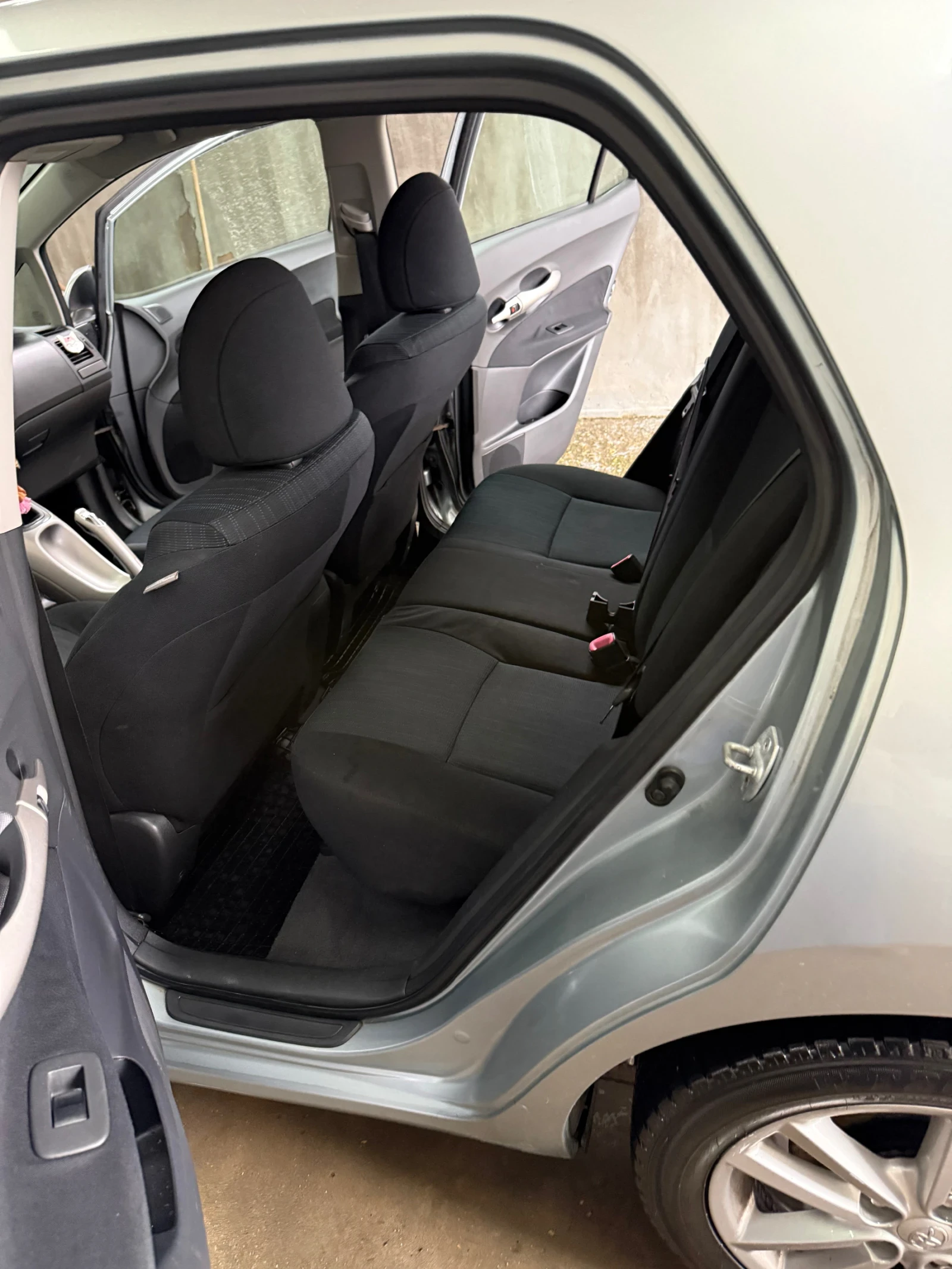 Toyota Auris, снимка 10 - Автомобили и джипове - 54029435