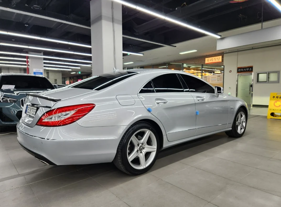 Mercedes-Benz CLS ПОДГРЕВИ | ОБДУХВАНЕ | КАМЕРА | АВТОКРЕДИТ , снимка 4 - Автомобили и джипове - 54609025