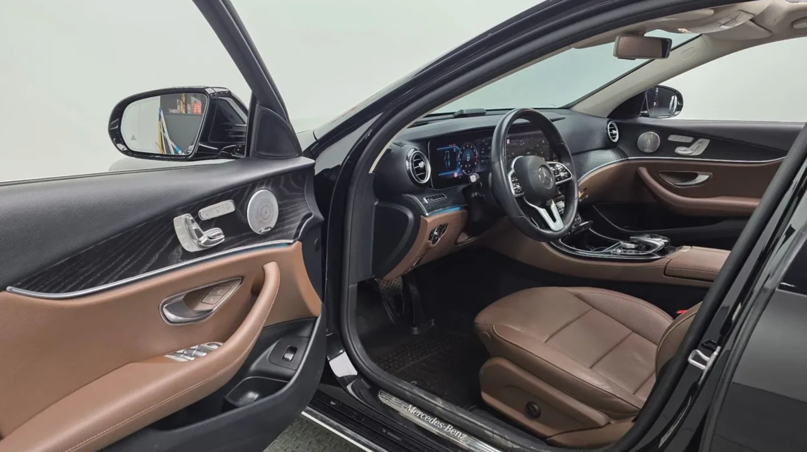 Mercedes-Benz E 300 4 MATIC /BURMESTER /360 КАМЕРИ /ОБДУХВАНЕ /HEAD UP, снимка 8 - Автомобили и джипове - 54617905