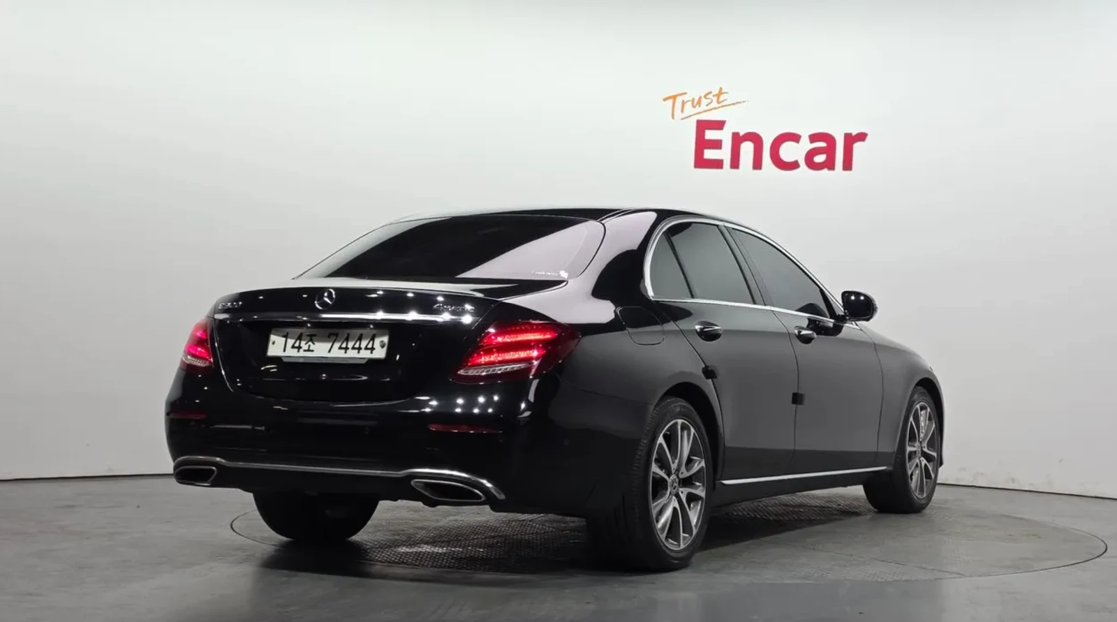 Mercedes-Benz E 300 4 MATIC /BURMESTER /360 КАМЕРИ /ОБДУХВАНЕ /HEAD UP, снимка 2 - Автомобили и джипове - 54617905