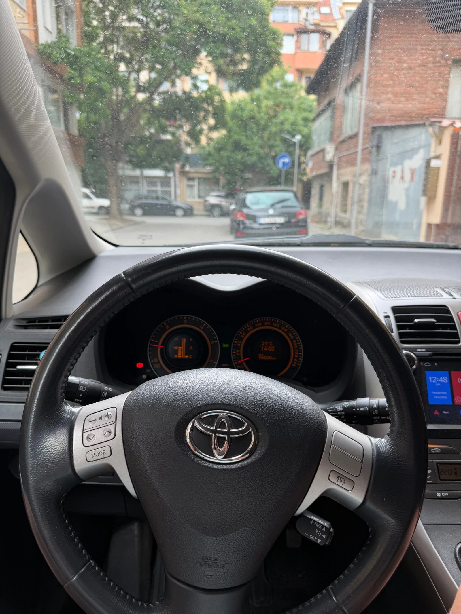 Toyota Auris, снимка 8 - Автомобили и джипове - 54728415