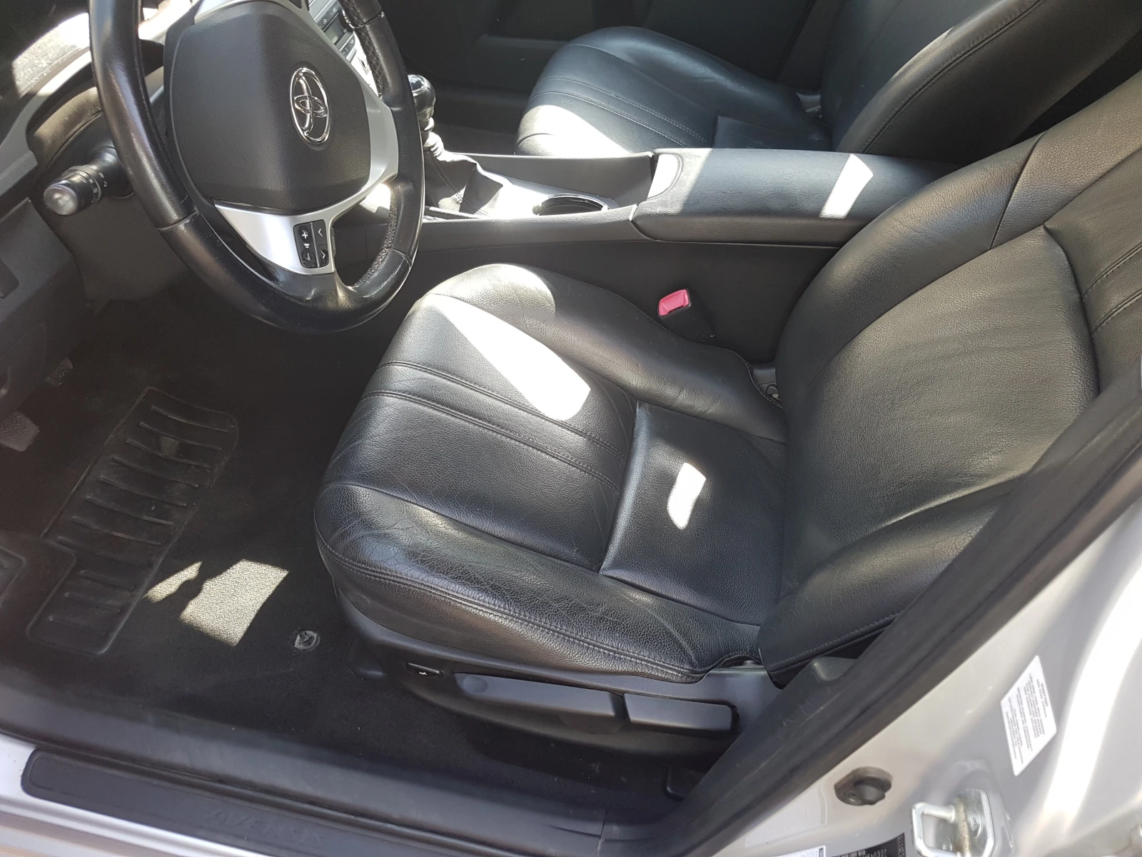 Toyota Avensis 2.2 D4D, снимка 10 - Автомобили и джипове - 55884156