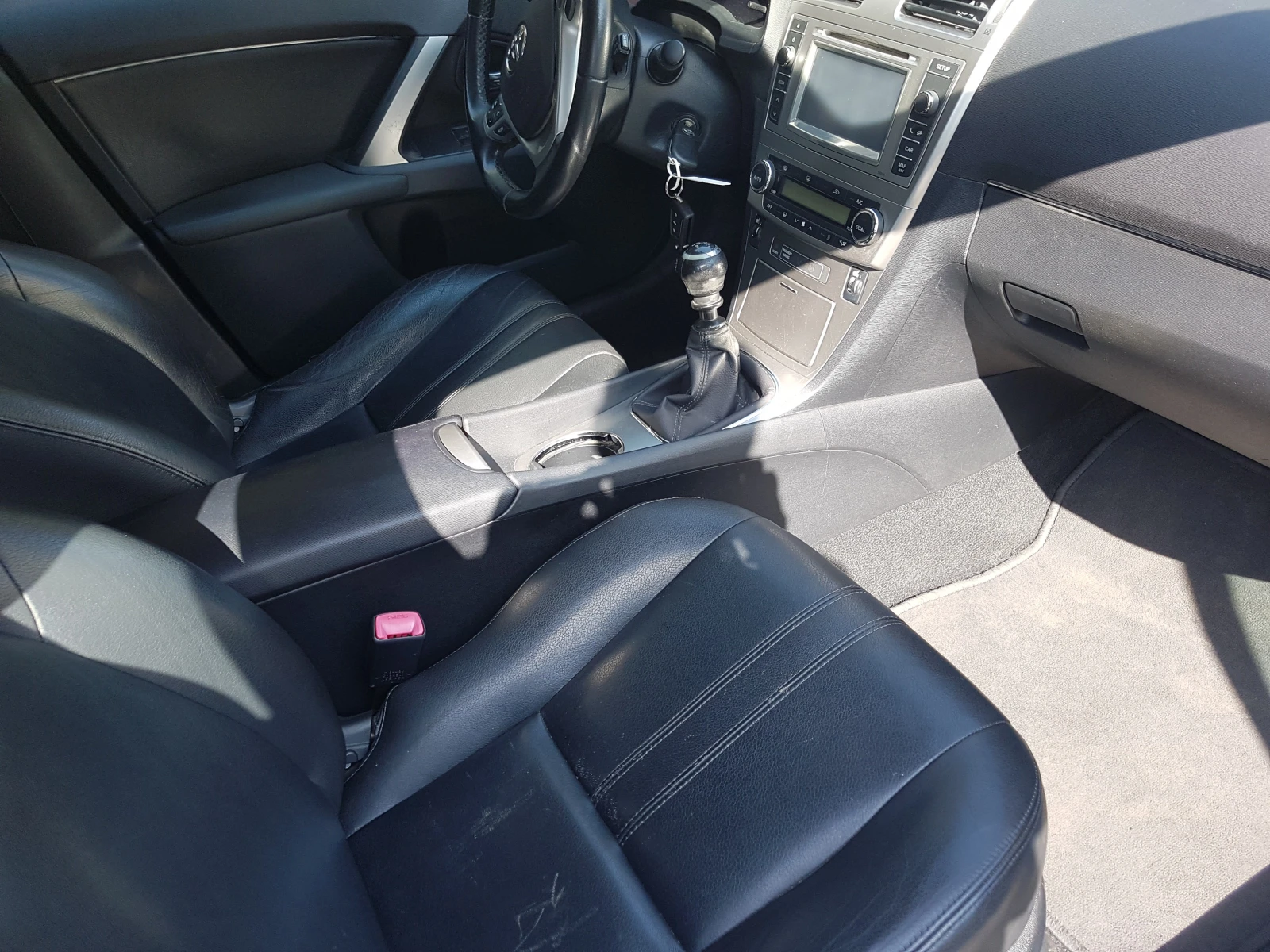 Toyota Avensis 2.2 D4D, снимка 12 - Автомобили и джипове - 55884156