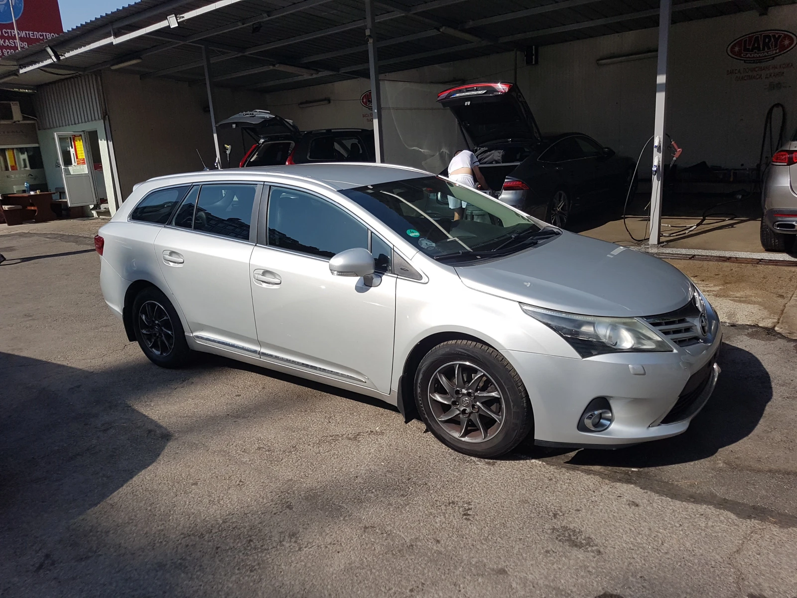 Toyota Avensis 2.2 D4D, снимка 5 - Автомобили и джипове - 55884156