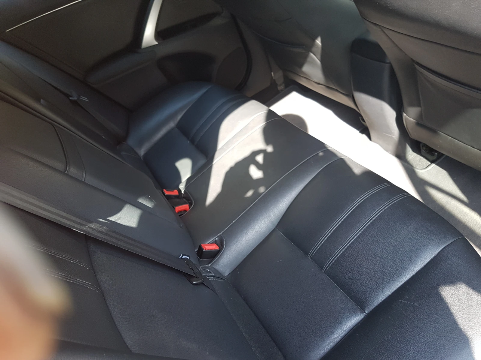 Toyota Avensis 2.2 D4D, снимка 11 - Автомобили и джипове - 55884156