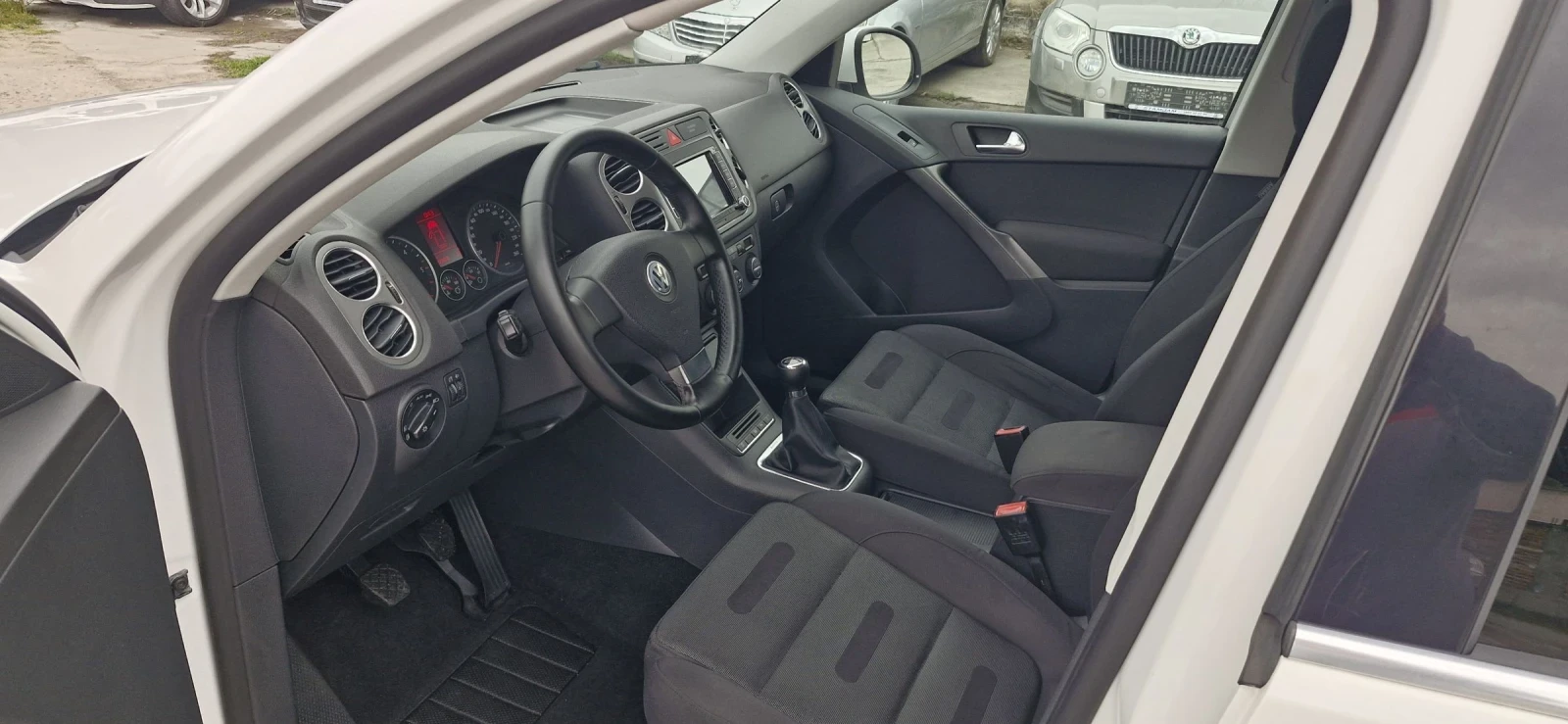 VW Tiguan 2.0tdi 170hp 4motion, снимка 9 - Автомобили и джипове - 54221371