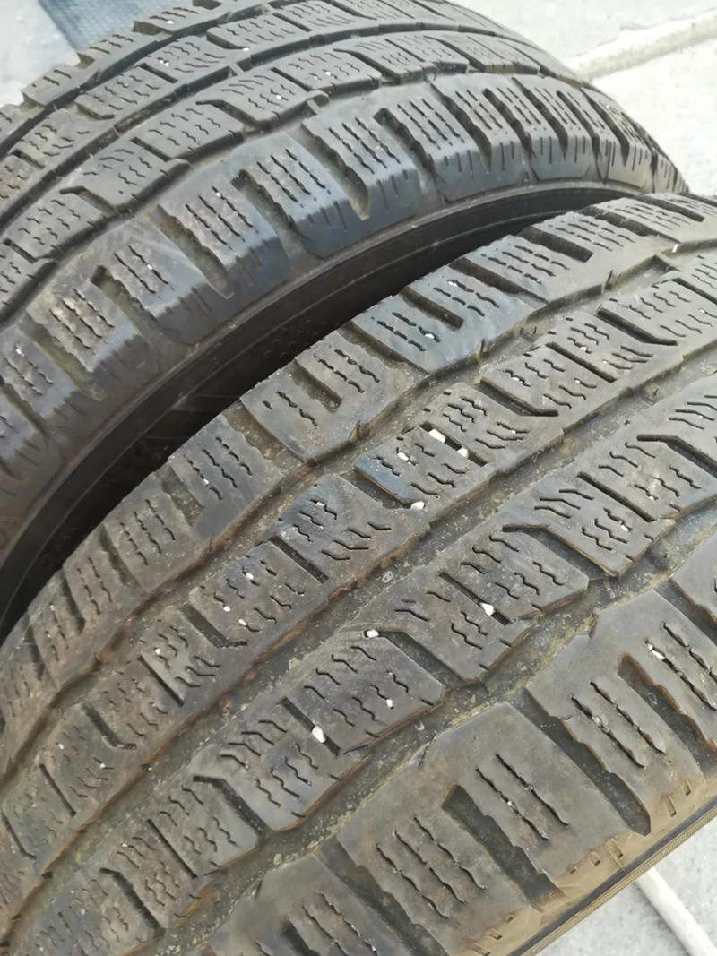 Гуми Зимни 235/65R16, снимка 3 - Гуми и джанти - 22673080