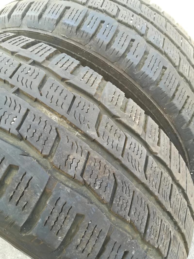 Гуми Зимни 235/65R16, снимка 4 - Гуми и джанти - 22673080