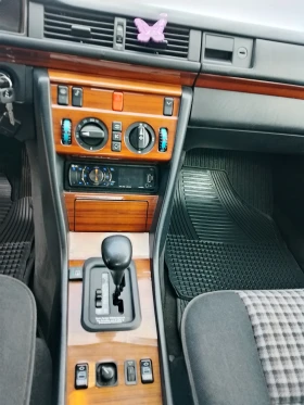 Mercedes-Benz 124 2.2i/150кс.ГАЗ.автомат., снимка 9