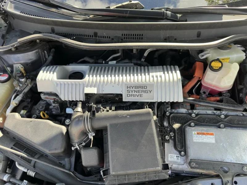 Toyota Auris НА ЧАСТИ! 1.8 hybrid, снимка 9 - Автомобили и джипове - 52726405