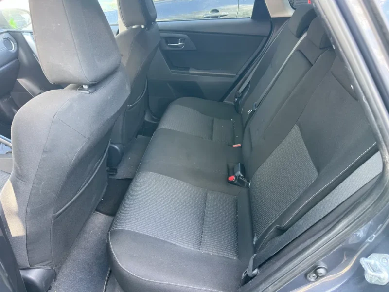 Toyota Auris НА ЧАСТИ! 1.8 hybrid, снимка 6 - Автомобили и джипове - 52726405