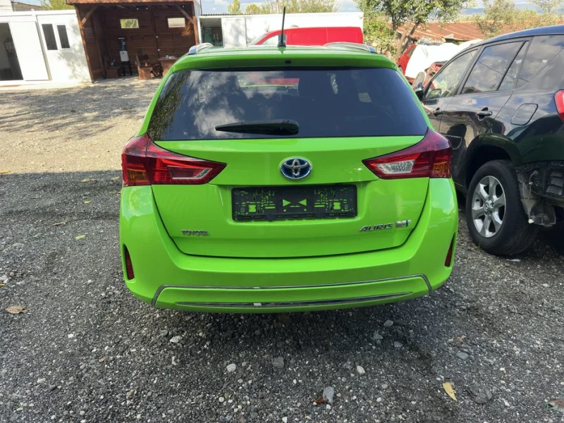 Toyota Auris НА ЧАСТИ! 1.8 hybrid, снимка 4 - Автомобили и джипове - 52726405