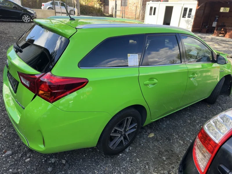 Toyota Auris НА ЧАСТИ! 1.8 hybrid, снимка 2 - Автомобили и джипове - 52726405