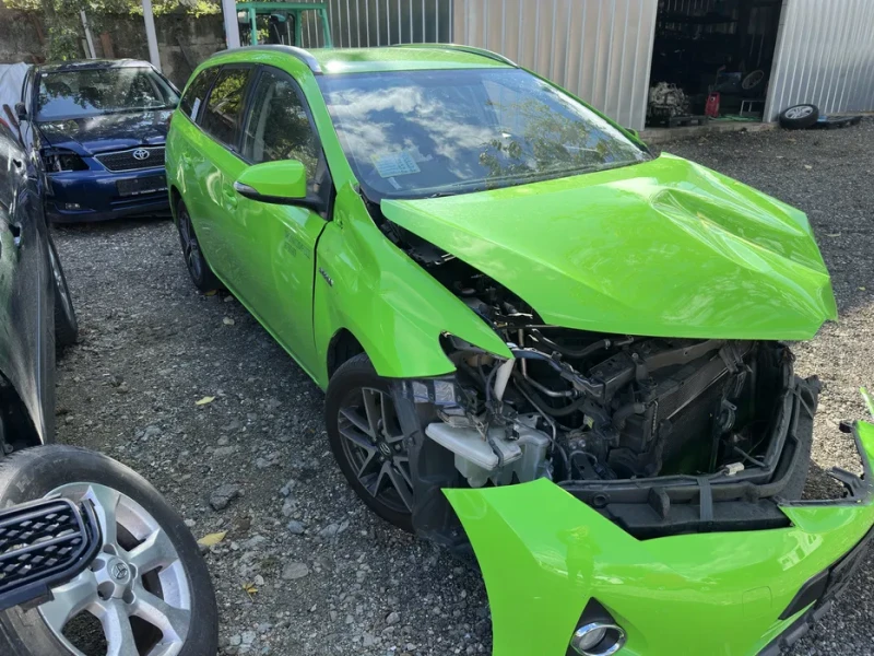 Toyota Auris НА ЧАСТИ! 1.8 hybrid, снимка 3 - Автомобили и джипове - 52726405