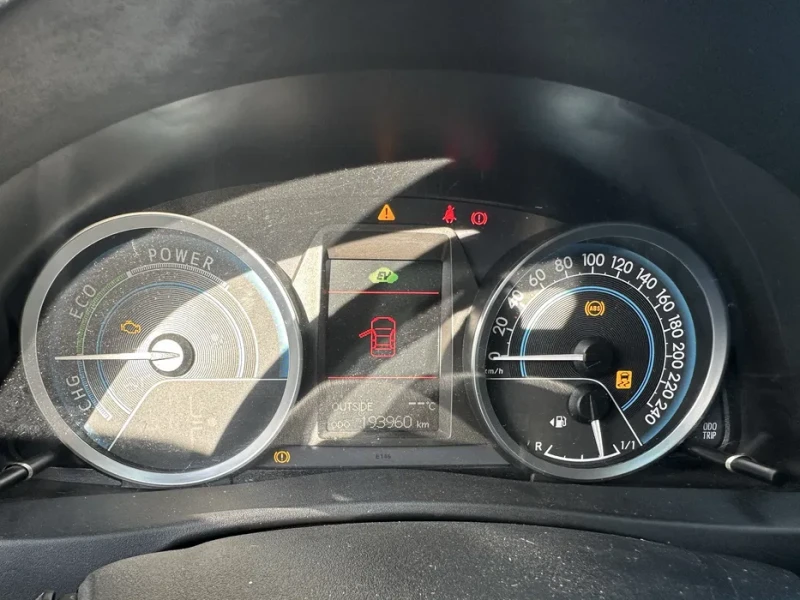 Toyota Auris НА ЧАСТИ! 1.8 hybrid, снимка 8 - Автомобили и джипове - 52726405