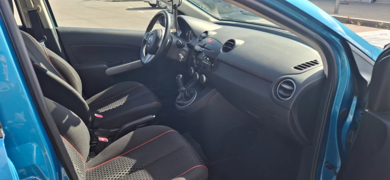 Mazda 2, снимка 8 - Автомобили и джипове - 50111763