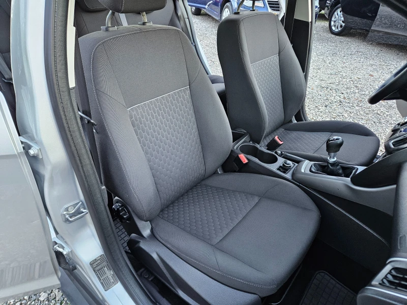Ford Focus 1.6 95кс.FACELIFT, снимка 13 - Автомобили и джипове - 52403726