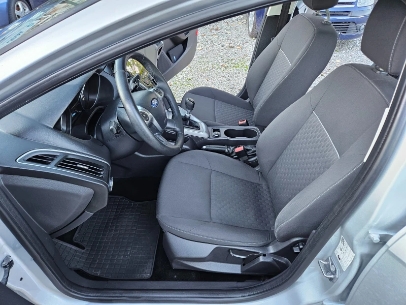 Ford Focus 1.6 95кс.FACELIFT, снимка 9 - Автомобили и джипове - 52403726