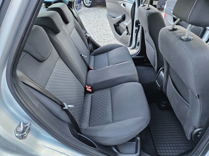 Ford Focus 1.6 95кс.FACELIFT, снимка 11 - Автомобили и джипове - 52403726