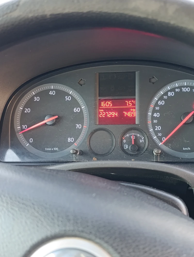 VW Caddy, снимка 6 - Автомобили и джипове - 52709584