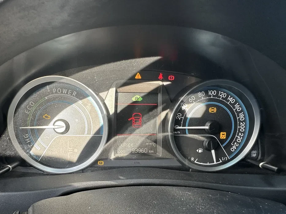 Toyota Auris НА ЧАСТИ! 1.8 hybrid - изображение 8