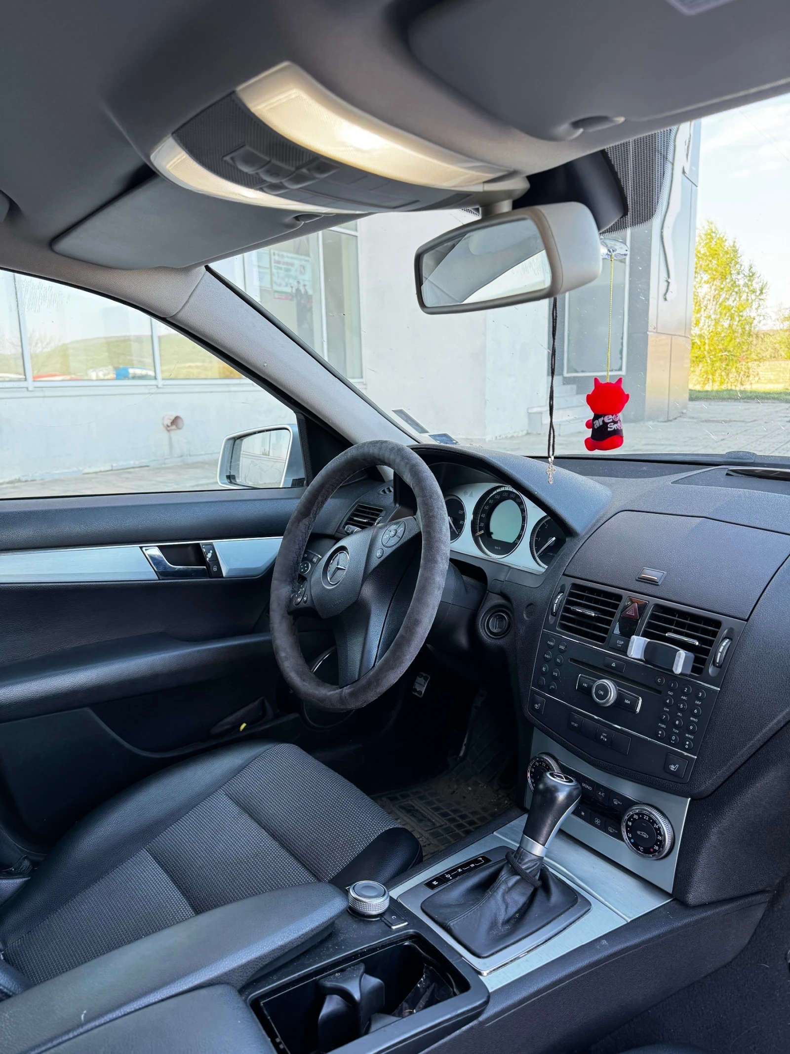 Mercedes-Benz C 320  - изображение 8