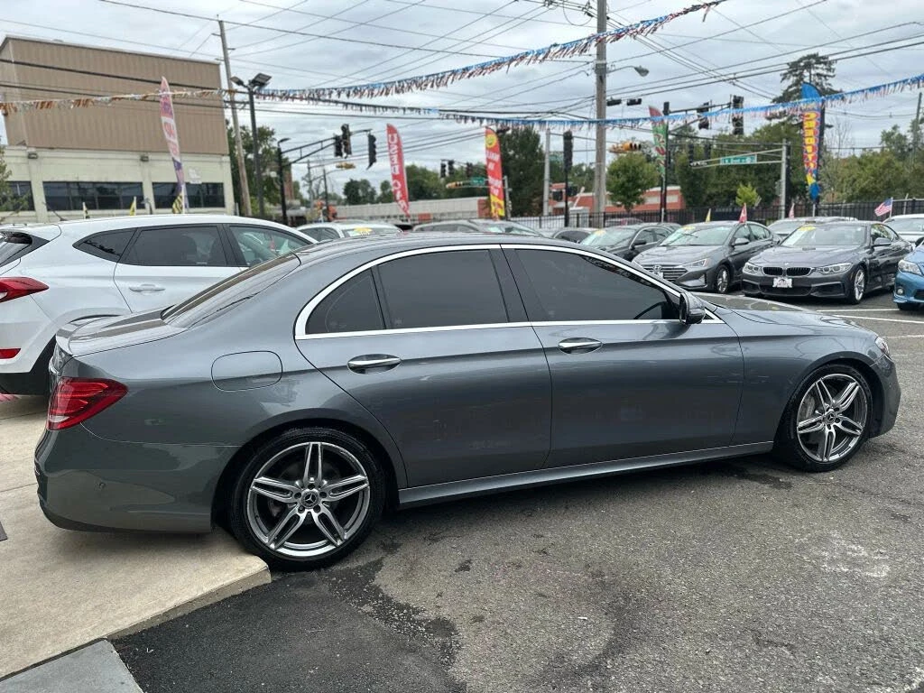 Mercedes-Benz E 300  E 300 Sedan RWD - изображение 5