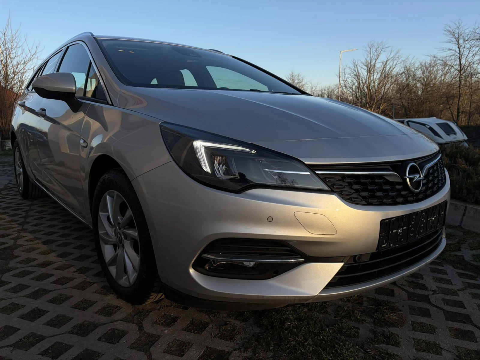 Opel Astra Sports Tourer 1.2 Turbo - изображение 2