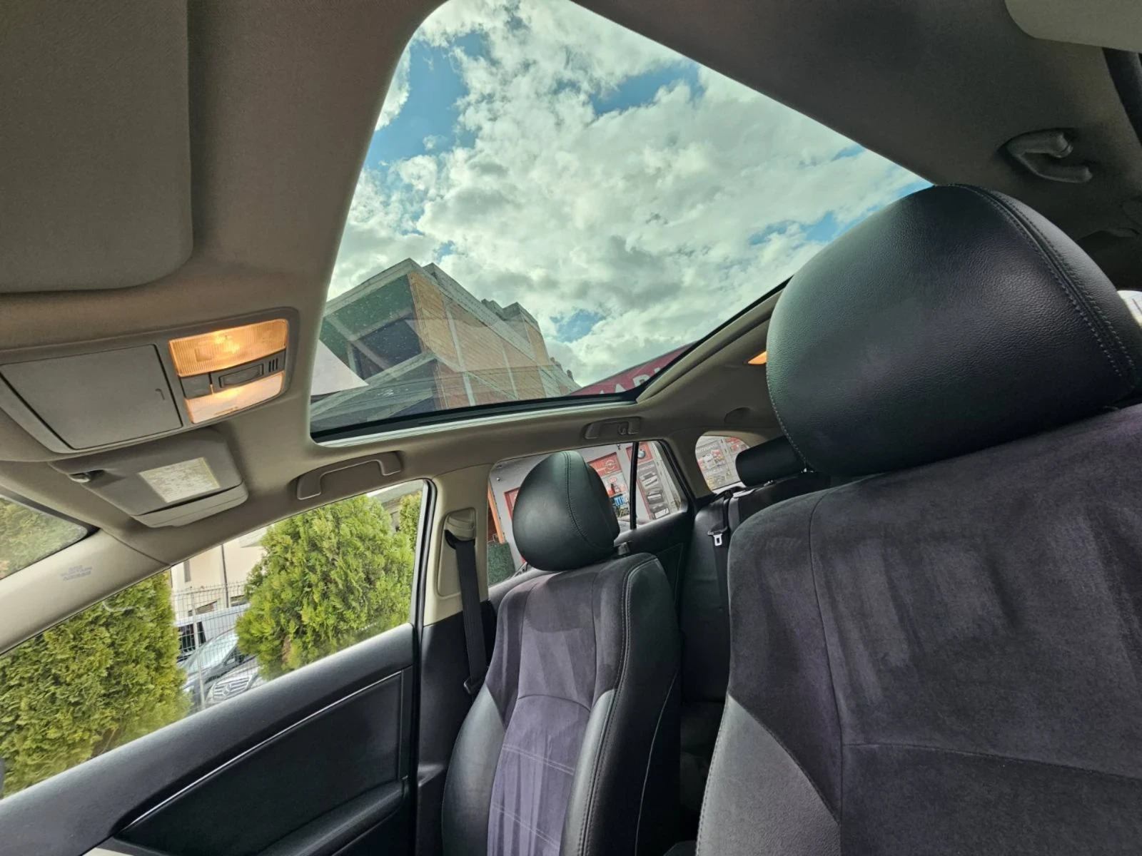 Toyota Avensis 2.0 D-4D/ EXECUTIVE/ PANORAMA/ NAVI | Mobile.bg � ����������� 15