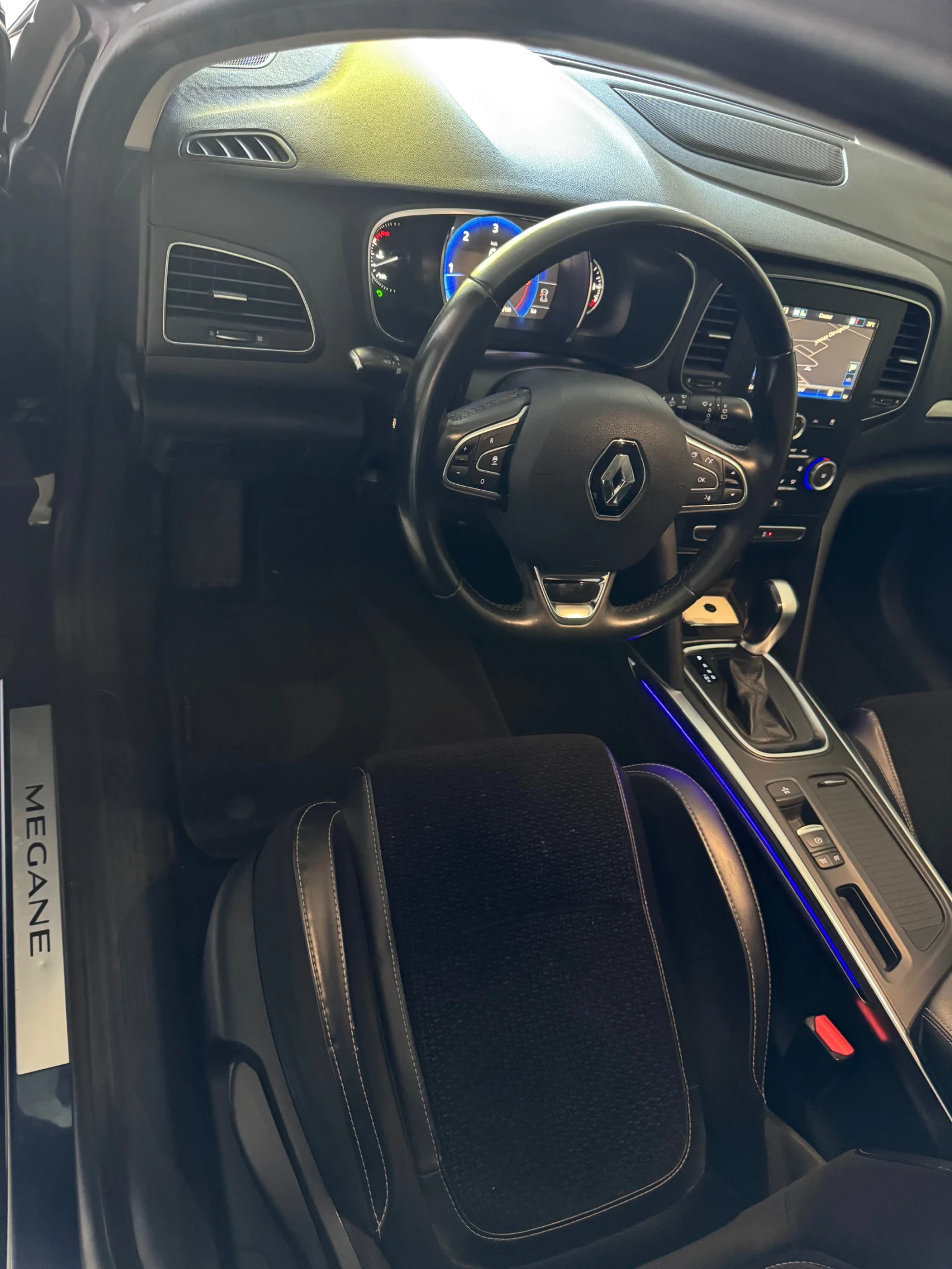 Renault Megane, снимка 7 - Автомобили и джипове - 54827095