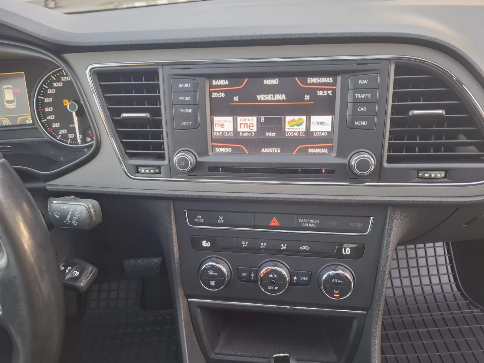 Seat Leon 2.0 TDi, снимка 10 - Автомобили и джипове - 54978469