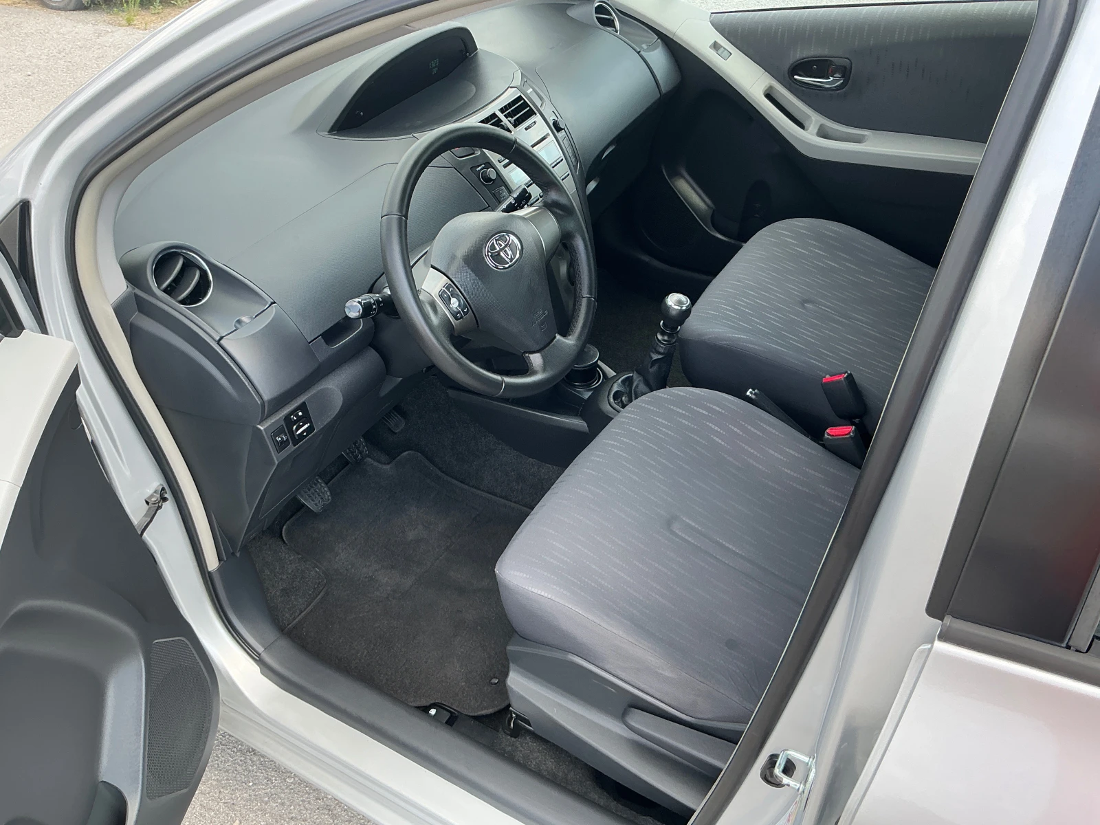 Toyota Yaris 1.4 D4D, снимка 13 - Автомобили и джипове - 55604852