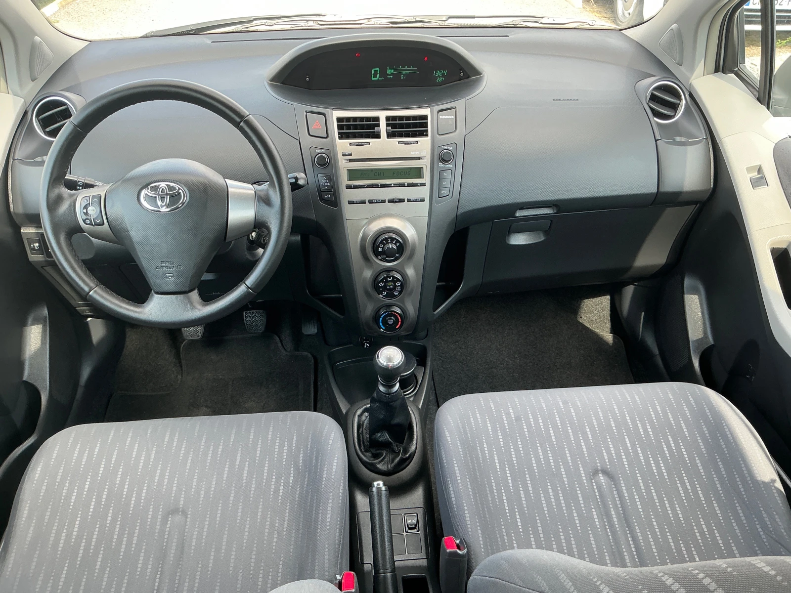Toyota Yaris 1.4 D4D, снимка 12 - Автомобили и джипове - 55604852