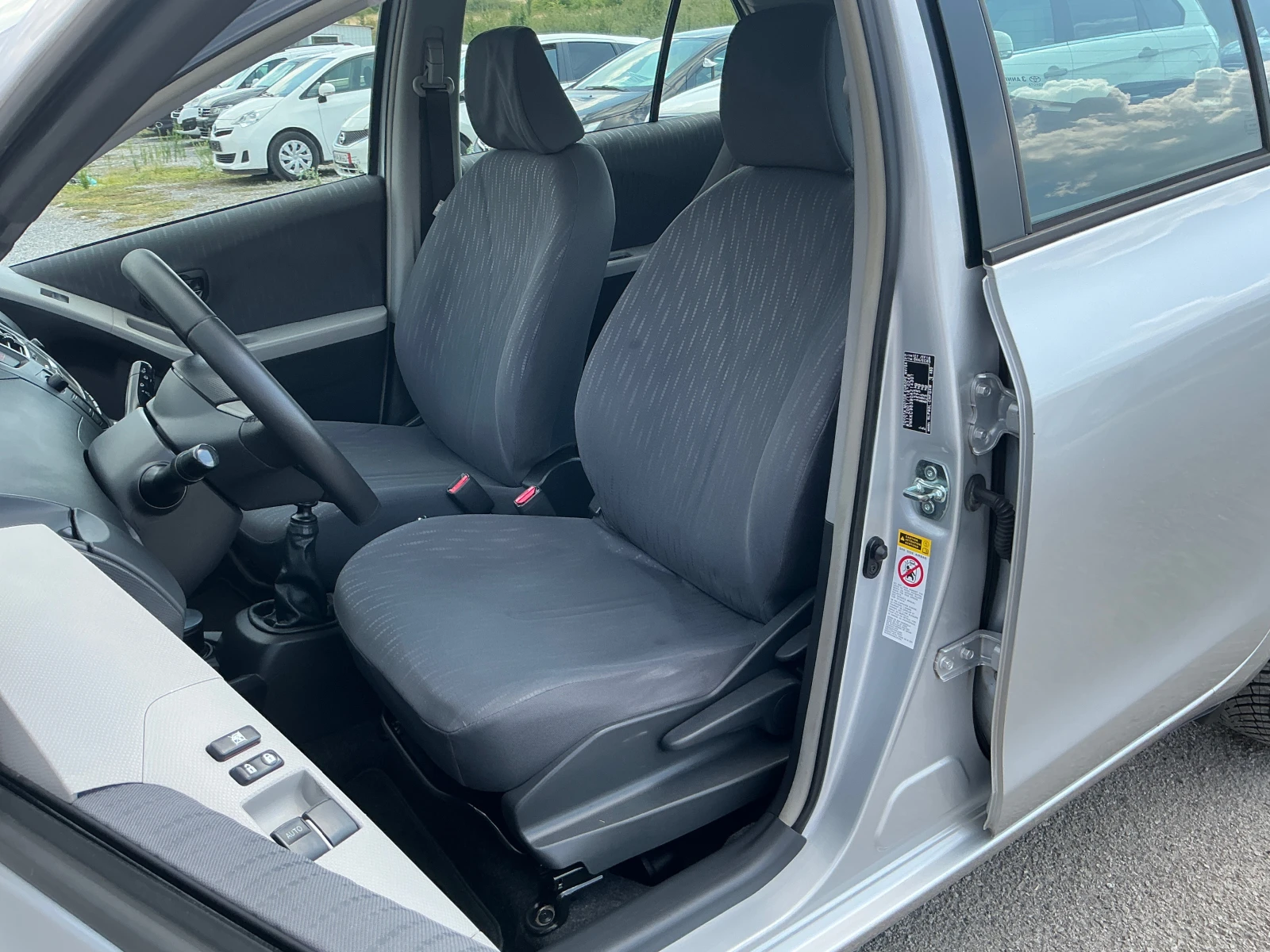 Toyota Yaris 1.4 D4D, снимка 14 - Автомобили и джипове - 55604852