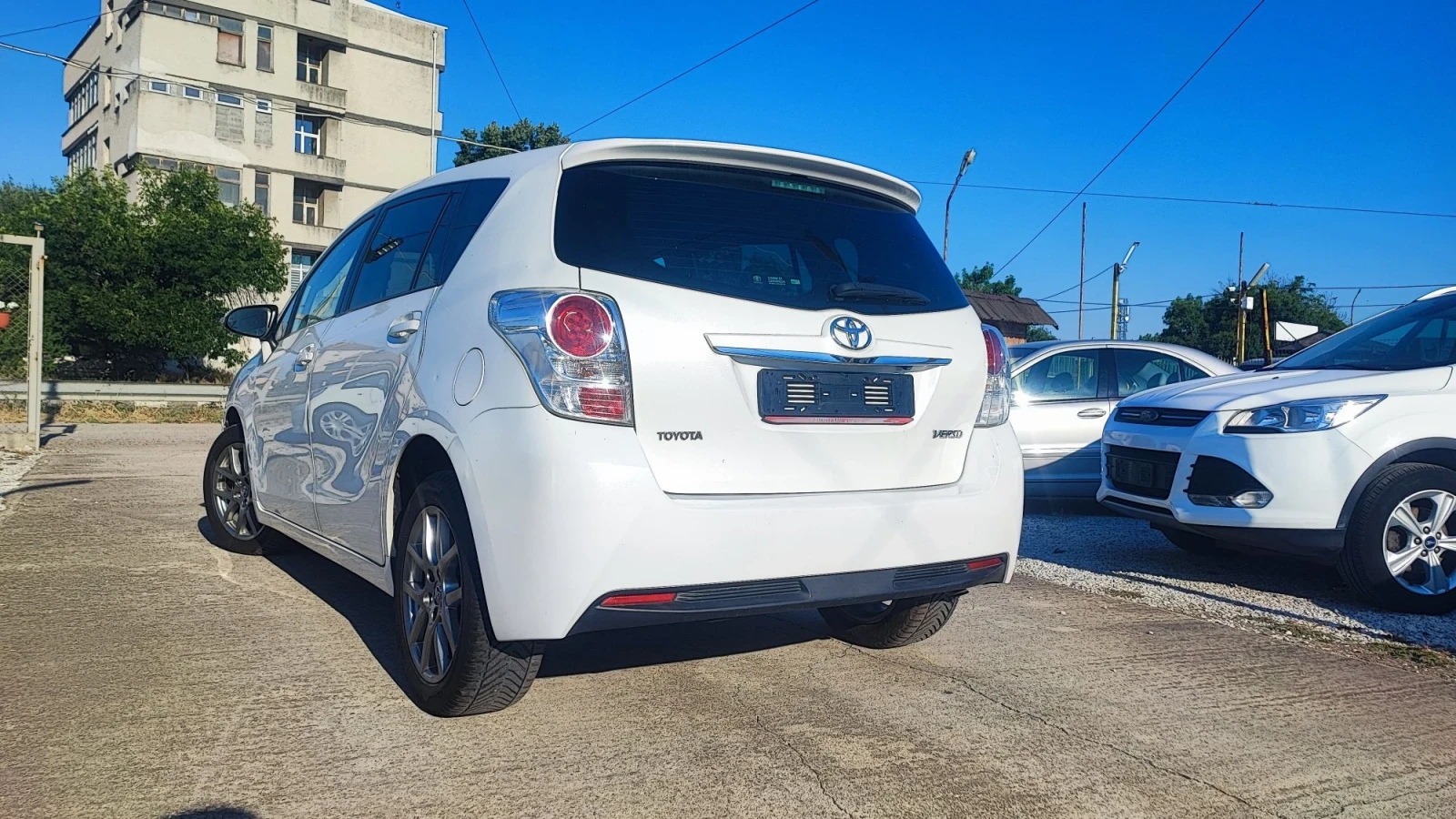Toyota Verso 1.6i бяла перла, снимка 9 - Автомобили и джипове - 55637216