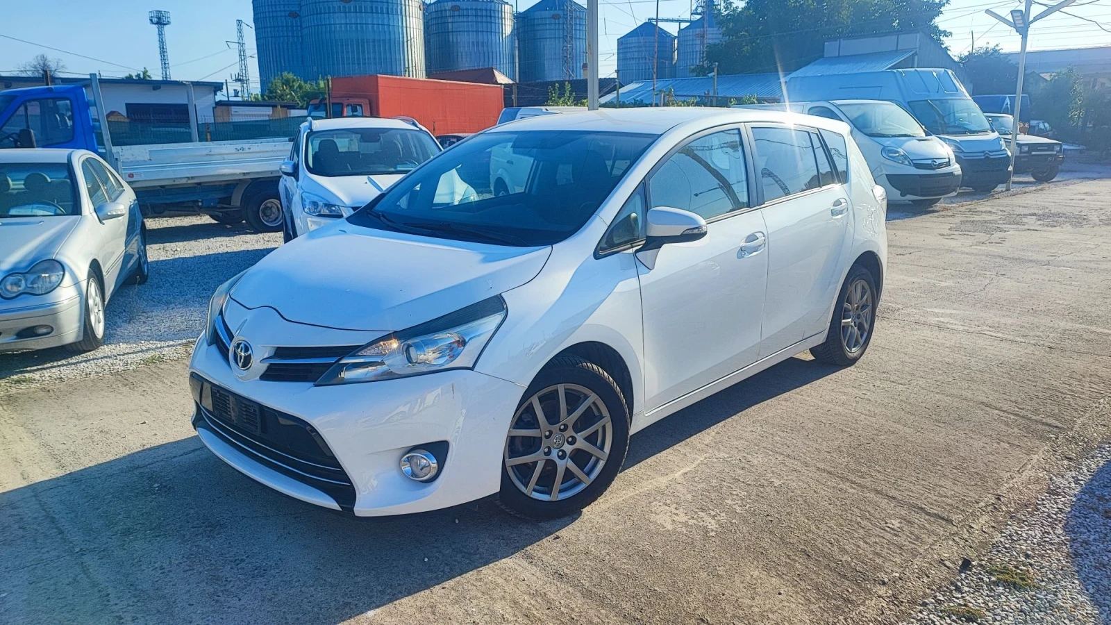 Toyota Verso 1.6i бяла перла