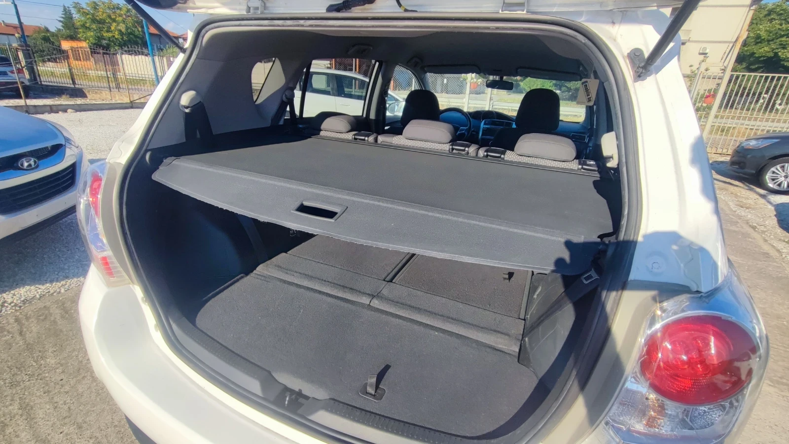 Toyota Verso 1.6i бяла перла, снимка 16 - Автомобили и джипове - 55637216