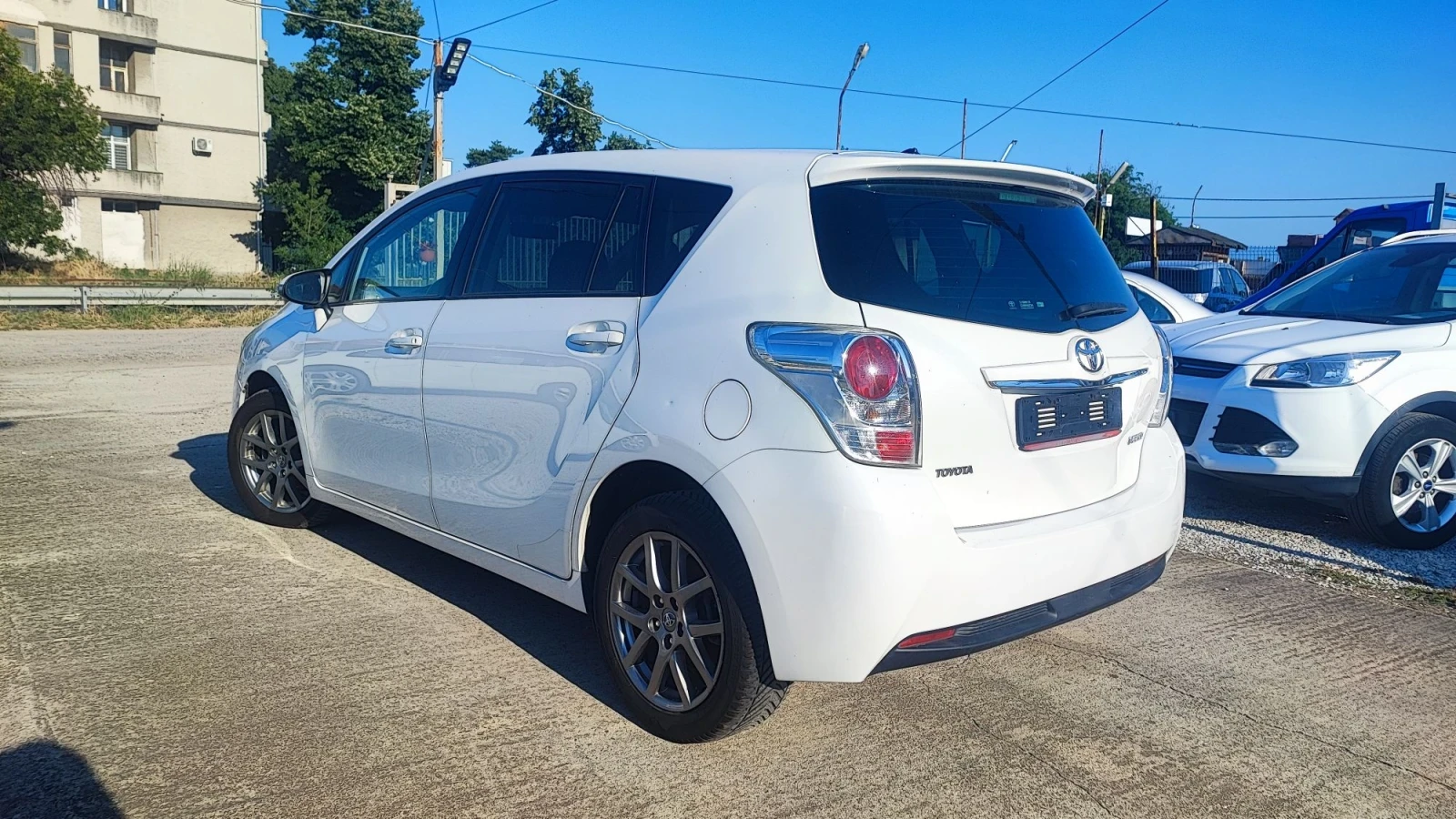 Toyota Verso 1.6i бяла перла, снимка 8 - Автомобили и джипове - 55637216