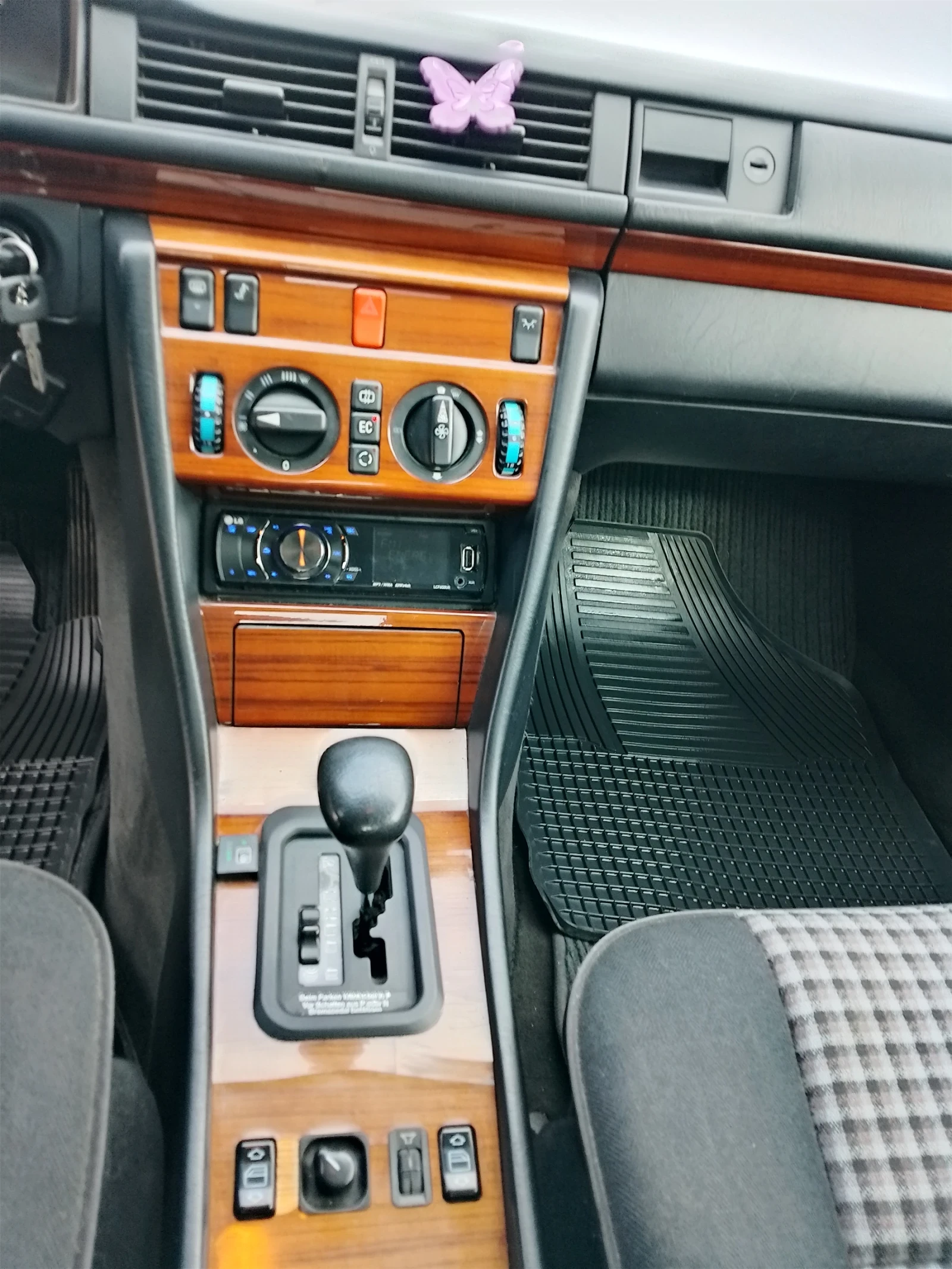 Mercedes-Benz 124 2.2i/150кс.ГАЗ.автомат., снимка 9 - Автомобили и джипове - 56153520