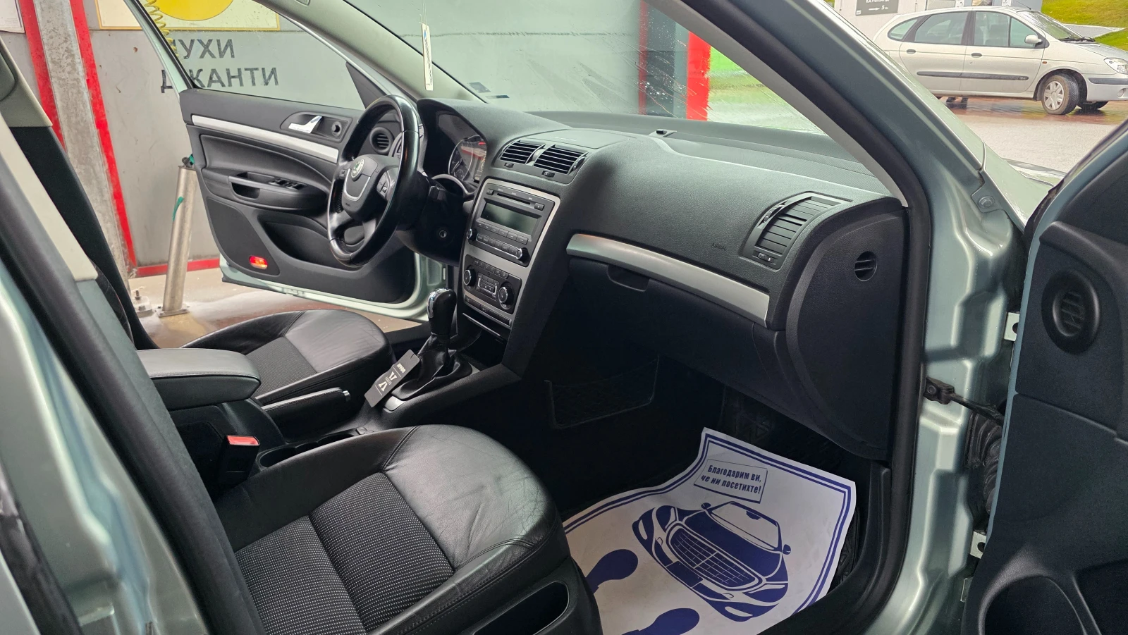 Skoda Octavia БЕЗУПРЕЧНА, снимка 10 - Автомобили и джипове - 56617656